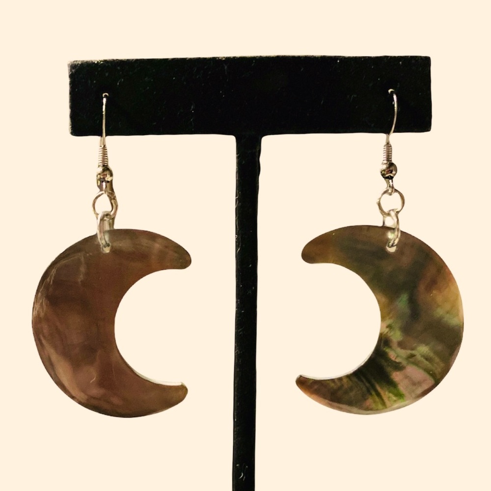 Hand crafted Moon Earrings (shell)